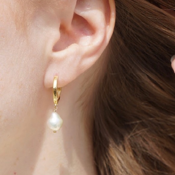 |VINTAGE GOLD PEARL HUGGY| 🐚 - Picture 2 of 3